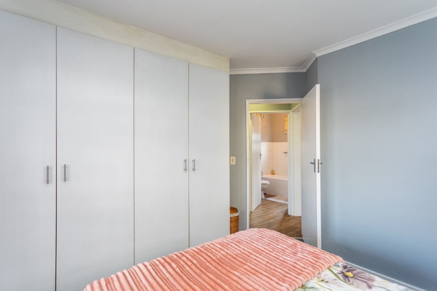 2 Bedroom Property for Sale in Loevenstein Western Cape